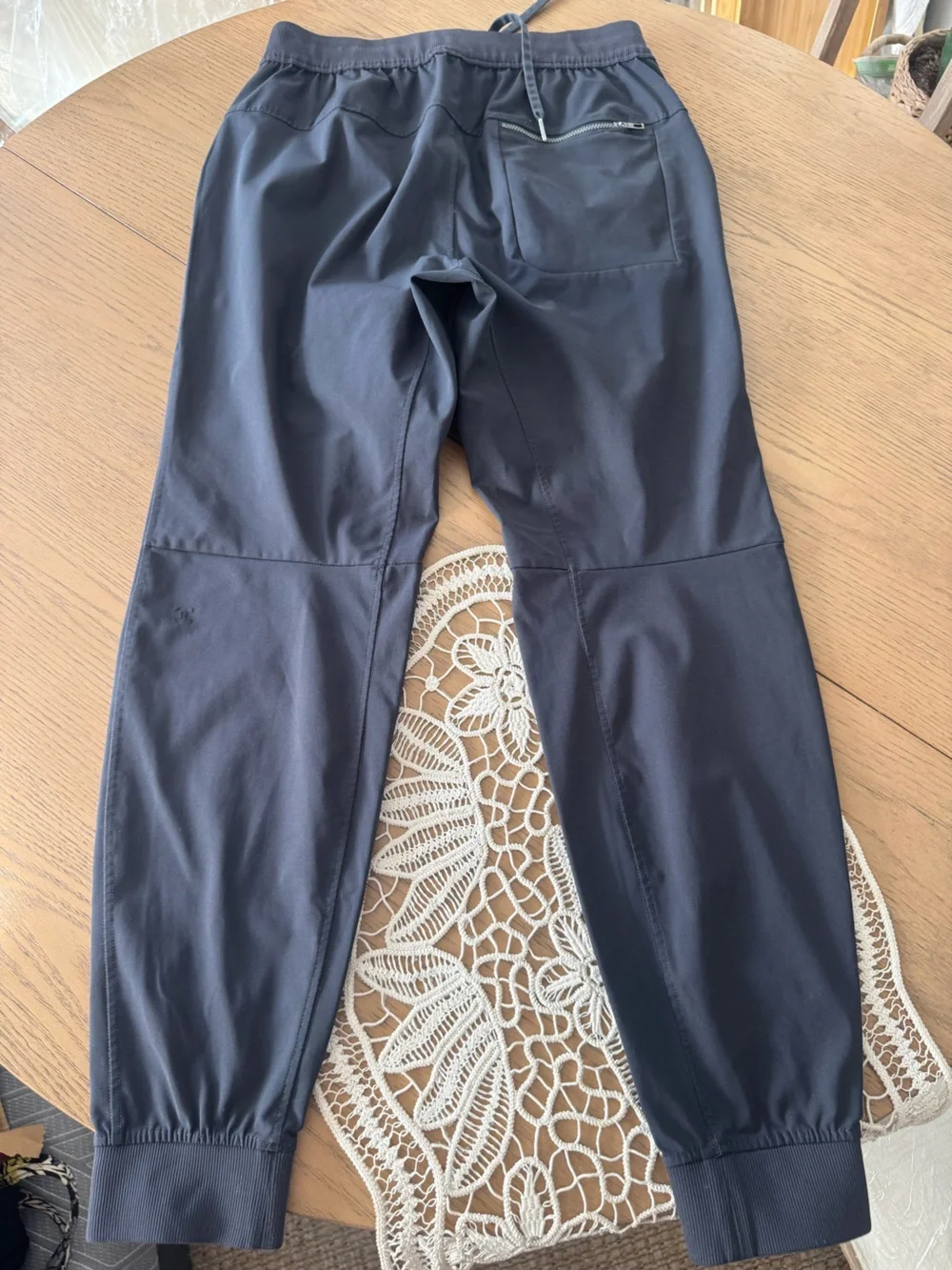 Lululemon Men’s Black Jogger Pants Drawstring Stretch Size Small